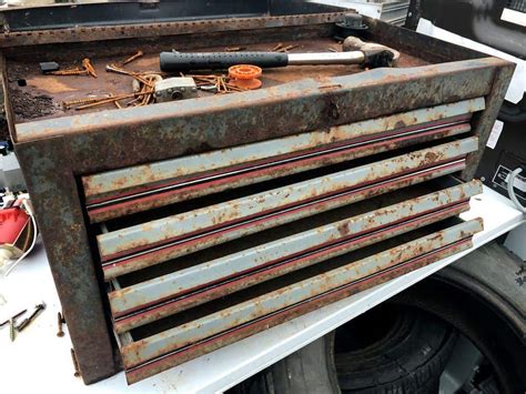 how to clean an old metal tool box|how to restore old toolbox.